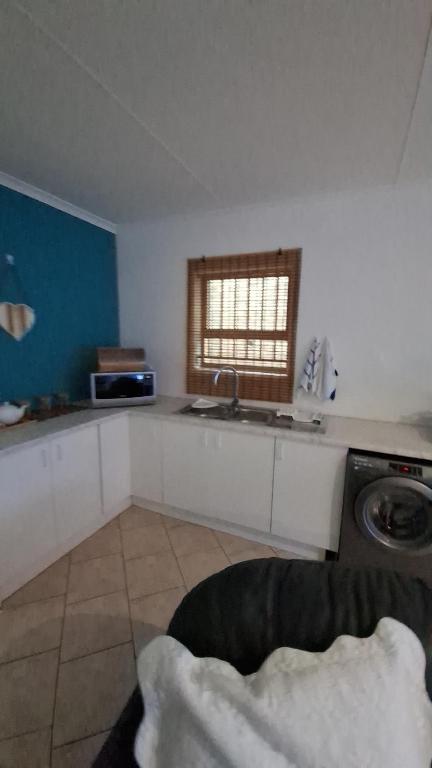 To Let 2 Bedroom Property for Rent in Wavecrest Eastern Cape
